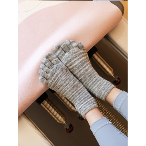 Sugaroff-高筒系列 專業瑜珈普拉提防滑襪子女中筒五指襪保暖室內 Sugaroff-高筒系列 專業瑜珈普拉提防滑襪子女中筒五指襪保暖室內