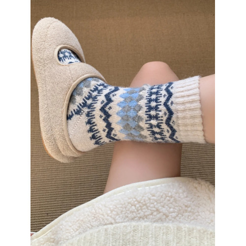 秋冬的一抹費爾島藍~泰!太!太復古清冷feel!藍白拼接很治瘉! 秋冬的一抹費爾島藍~泰!太!太復古清冷feel!藍白拼接很治瘉!