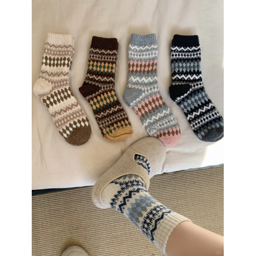 秋冬的一抹費爾島藍~泰!太!太復古清冷feel!藍白拼接很治瘉! 秋冬的一抹費爾島藍~泰!太!太復古清冷feel!藍白拼接很治瘉!