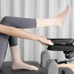 女秋冬新款中筒矽膠防滑瑜珈襪純色運動普拉提襪子室內健身地板襪