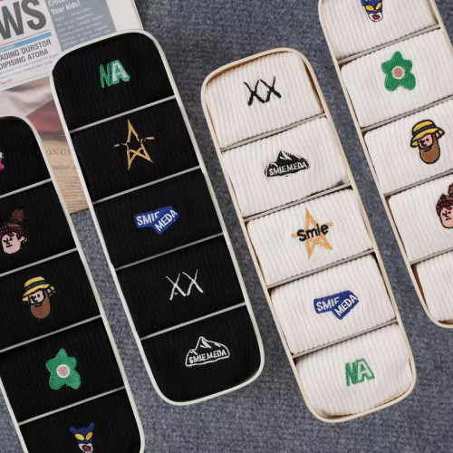 春秋情侶襪子刺綉韓版ins潮男女吸汗防臭中筒運動籃球長襪黑短襪 春秋情侶襪子刺綉韓版ins潮男女吸汗防臭中筒運動籃球長襪黑短襪