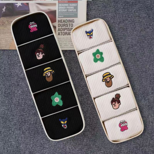 春秋情侶襪子刺綉韓版ins潮男女吸汗防臭中筒運動籃球長襪黑短襪 春秋情侶襪子刺綉韓版ins潮男女吸汗防臭中筒運動籃球長襪黑短襪