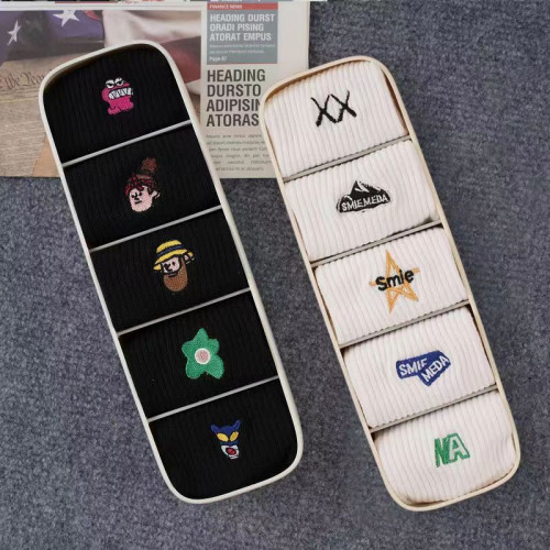 春秋情侶襪子刺綉韓版ins潮男女吸汗防臭中筒運動籃球長襪黑短襪 春秋情侶襪子刺綉韓版ins潮男女吸汗防臭中筒運動籃球長襪黑短襪