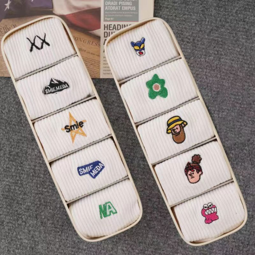 春秋情侶襪子刺綉韓版ins潮男女吸汗防臭中筒運動籃球長襪黑短襪 春秋情侶襪子刺綉韓版ins潮男女吸汗防臭中筒運動籃球長襪黑短襪