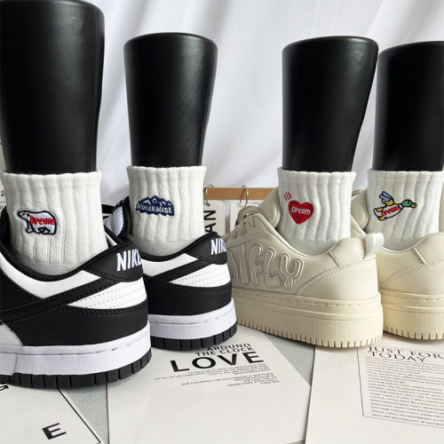 3雙裝餘文樂潮ins男中高筒襪北極熊刺綉襪子黑白運動純棉長襪子女 3雙裝餘文樂潮ins男中高筒襪北極熊刺綉襪子黑白運動純棉長襪子女