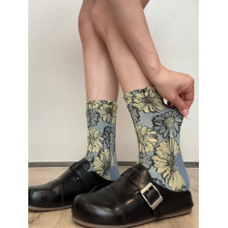 復古小衆~滿滿的宮廷高級感立體花朵中筒襪女～這也太好看了吧！