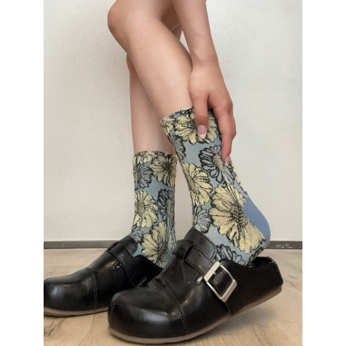 復古小衆~滿滿的宮廷高級感立體花朵中筒襪女~這也太好看了吧! 復古小衆~滿滿的宮廷高級感立體花朵中筒襪女~這也太好看了吧!