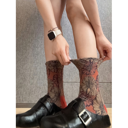 復古小衆~滿滿的宮廷高級感立體花朵中筒襪女~這也太好看了吧! 復古小衆~滿滿的宮廷高級感立體花朵中筒襪女~這也太好看了吧!