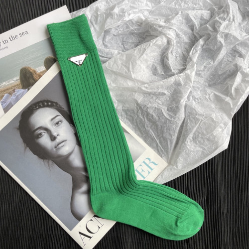 潮牌四季款純棉三角標小腿襪簡約中高筒及膝襪個性網紅穿搭潮襪 潮牌四季款純棉三角標小腿襪簡約中高筒及膝襪個性網紅穿搭潮襪