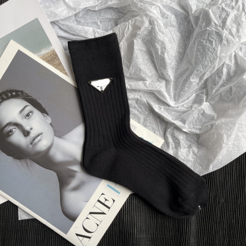 潮牌四季款純棉三角標小腿襪簡約中高筒及膝襪個性網紅穿搭潮襪 潮牌四季款純棉三角標小腿襪簡約中高筒及膝襪個性網紅穿搭潮襪