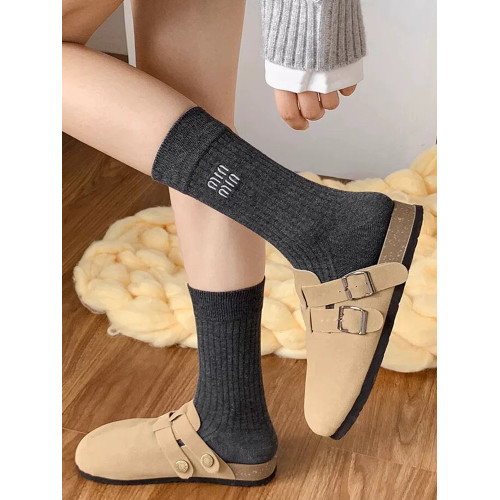 新款秋冬刺綉襪子女miu風中筒襪ins潮襪純棉字母運動長襪堆堆襪 新款秋冬刺綉襪子女miu風中筒襪ins潮襪純棉字母運動長襪堆堆襪