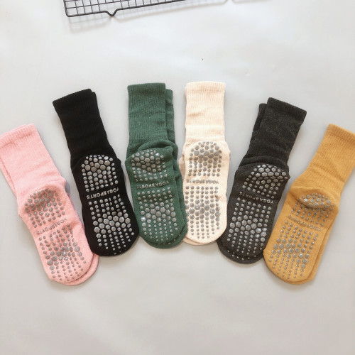 專業防滑中筒普拉提瑜珈襪 棉質女地板襪初學者運動健身短襪秋冬 專業防滑中筒普拉提瑜珈襪 棉質女地板襪初學者運動健身短襪秋冬