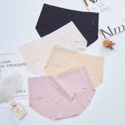 雲端貝殼無痕裸感運動內褲女新款絲滑彈力透氣一片式健身三角底褲