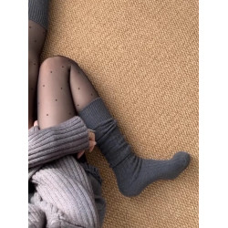 波點黑絲+堆堆襪，YYDS！春秋高級感的灰白黑色系穿搭 誰不愛啊