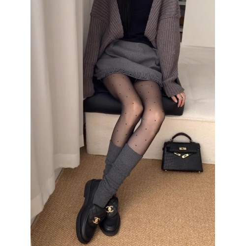 波點黑絲+堆堆襪,YYDS!春秋高級感的灰白黑色系穿搭 誰不愛啊 波點黑絲+堆堆襪,YYDS!春秋高級感的灰白黑色系穿搭 誰不愛啊