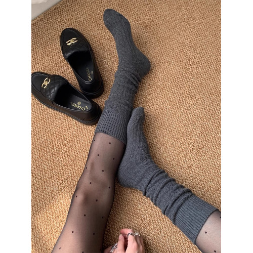 波點黑絲+堆堆襪,YYDS!春秋高級感的灰白黑色系穿搭 誰不愛啊 波點黑絲+堆堆襪,YYDS!春秋高級感的灰白黑色系穿搭 誰不愛啊