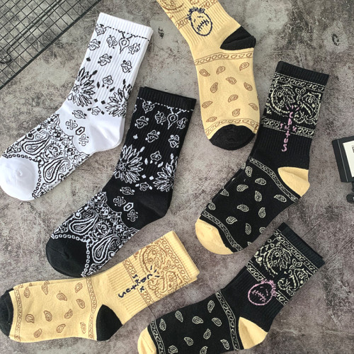 復古黑色男士中筒純棉長襪男生長筒全棉高腰棕色潮流高筒休閒男襪 復古黑色男士中筒純棉長襪男生長筒全棉高腰棕色潮流高筒休閒男襪