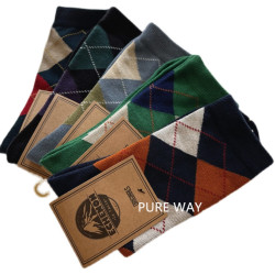 出口日本無骨襪子男中高筒襪菱格潮男秋冬純棉商務男襪抗菌防臭