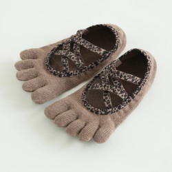 瑜珈襪子專業防滑女五指鞋豹紋普拉提室內運動健身舞蹈分趾地板襪