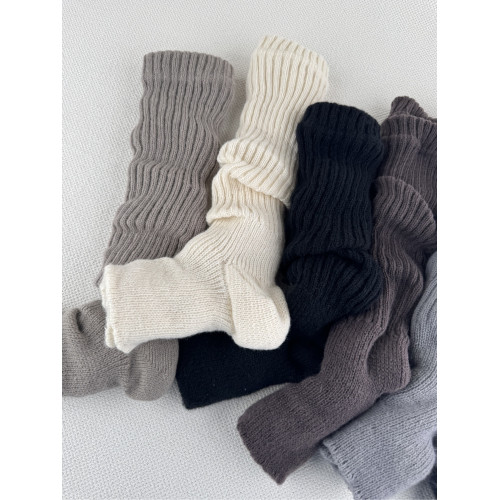 套上泡泡的如雲朵般的感覺就對了!棒子單女搭配雪地靴板鞋的襪套 套上泡泡的如雲朵般的感覺就對了!棒子單女搭配雪地靴板鞋的襪套