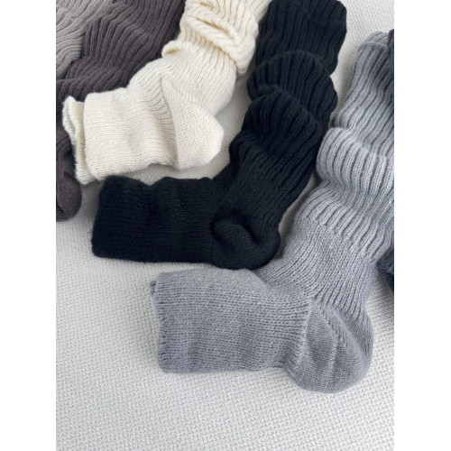 套上泡泡的如雲朵般的感覺就對了!棒子單女搭配雪地靴板鞋的襪套 套上泡泡的如雲朵般的感覺就對了!棒子單女搭配雪地靴板鞋的襪套