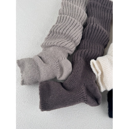 套上泡泡的如雲朵般的感覺就對了!棒子單女搭配雪地靴板鞋的襪套 套上泡泡的如雲朵般的感覺就對了!棒子單女搭配雪地靴板鞋的襪套