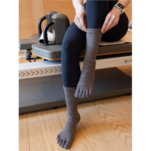 sugaroff-瑜珈普拉提防滑五指襪女保暖健身襪子室內訓練襪中長筒 sugaroff-瑜珈普拉提防滑五指襪女保暖健身襪子室內訓練襪中長筒