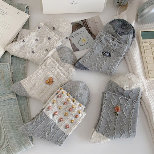 灰色碎花襪子女款秋冬中筒棉襪ins潮日系反織復古百搭學生運動風 灰色碎花襪子女款秋冬中筒棉襪ins潮日系反織復古百搭學生運動風