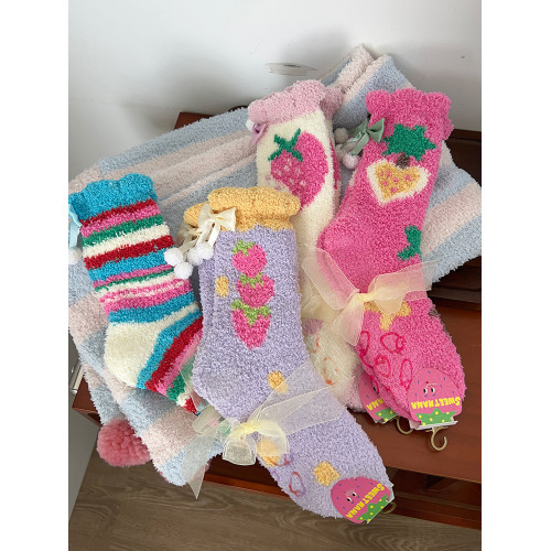 睡覺穿的襪子女冬季加厚保暖地板襪珊瑚絨中筒襪長筒坐月子睡眠襪 睡覺穿的襪子女冬季加厚保暖地板襪珊瑚絨中筒襪長筒坐月子睡眠襪