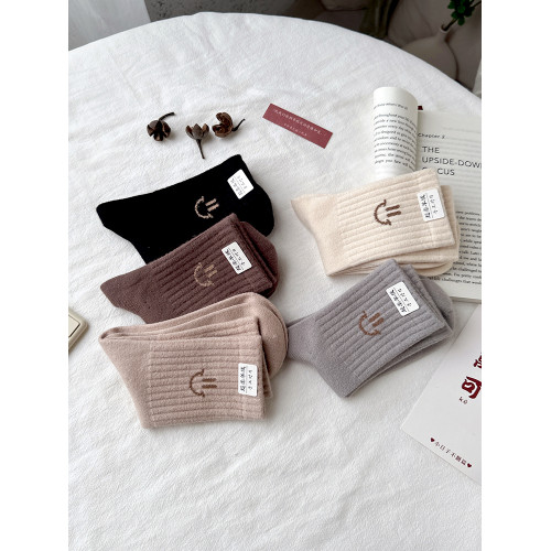 5雙含羊毛襪子女秋冬加厚保暖笑臉中筒襪冬天女款羊絨襪軟糯不紥 5雙含羊毛襪子女秋冬加厚保暖笑臉中筒襪冬天女款羊絨襪軟糯不紥