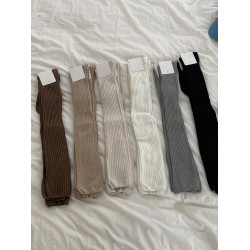 能穿出漫畫腿的過膝襪！.白色長筒襪配靴子女堆堆襪長筒靴