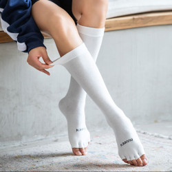 瑜珈五指襪子女中筒四季純棉日韓漏腳趾腳底點矽膠防滑顆粒分趾襪