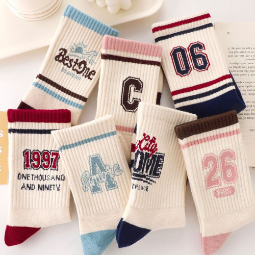 襪子女中筒ins潮百搭秋冬款美式外穿高顔值中學生運動少女長筒襪 襪子女中筒ins潮百搭秋冬款美式外穿高顔值中學生運動少女長筒襪