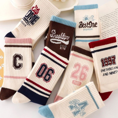 襪子女中筒ins潮百搭秋冬款美式外穿高顔值中學生運動少女長筒襪 襪子女中筒ins潮百搭秋冬款美式外穿高顔值中學生運動少女長筒襪