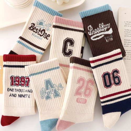 襪子女中筒ins潮百搭秋冬款美式外穿高顔值中學生運動少女長筒襪 襪子女中筒ins潮百搭秋冬款美式外穿高顔值中學生運動少女長筒襪