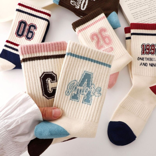 襪子女中筒ins潮百搭秋冬款美式外穿高顔值中學生運動少女長筒襪 襪子女中筒ins潮百搭秋冬款美式外穿高顔值中學生運動少女長筒襪