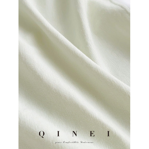 QINEI七內 A類純棉內褲女大碼無痕裸感抗菌黑色膚色中腰三角褲