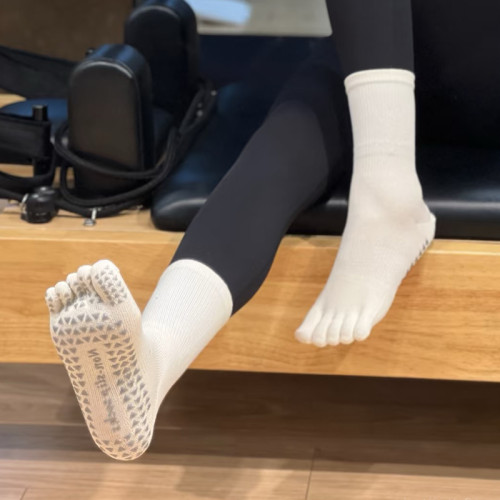 瑜珈中筒襪子防滑專業女普拉提秋冬專用棉襪健身運動五指室內跳舞