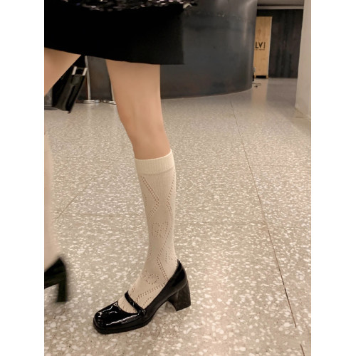 純欲鏤空小腿襪春秋襪子女中筒襪字母薄款瘦腿長筒及膝百搭學院風 純欲鏤空小腿襪春秋襪子女中筒襪字母薄款瘦腿長筒及膝百搭學院風
