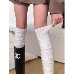 miu裡miu氣~過膝堆堆襪真的好韓！及膝小腿曡穿配靴子穿搭感upup~