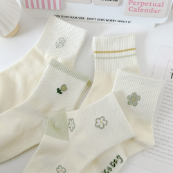 綠色小花襪子女中筒襪春秋純棉日系透氣簡約奶白女生秋季運動棉襪