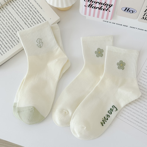 綠色小花襪子女中筒襪春秋純棉日系透氣簡約奶白女生秋季運動棉襪 綠色小花襪子女中筒襪春秋純棉日系透氣簡約奶白女生秋季運動棉襪
