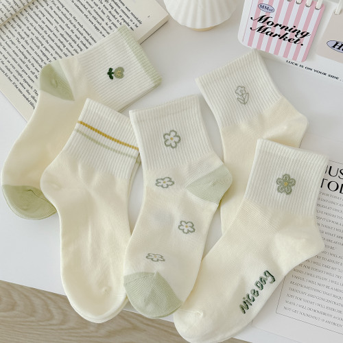 綠色小花襪子女中筒襪春秋純棉日系透氣簡約奶白女生秋季運動棉襪 綠色小花襪子女中筒襪春秋純棉日系透氣簡約奶白女生秋季運動棉襪