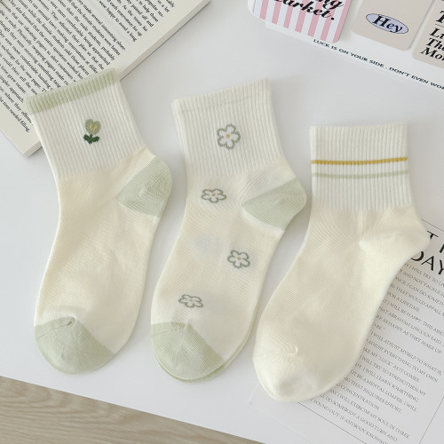 綠色小花襪子女中筒襪春秋純棉日系透氣簡約奶白女生秋季運動棉襪 綠色小花襪子女中筒襪春秋純棉日系透氣簡約奶白女生秋季運動棉襪