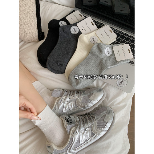 無骨襪子女春秋季款棉襪抗起球白色ins潮韓版日系運動純色中筒襪 無骨襪子女春秋季款棉襪抗起球白色ins潮韓版日系運動純色中筒襪