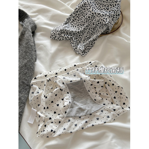 滑霤霤~內褲女冰絲牛奶絲無痕大碼薄款黑格子豹紋三角褲新款 滑霤霤~內褲女冰絲牛奶絲無痕大碼薄款黑格子豹紋三角褲新款