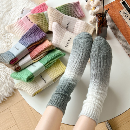 韓版漸變色羊毛襪子女中筒襪秋冬加厚保暖長筒襪冬天彩色外穿網紅 韓版漸變色羊毛襪子女中筒襪秋冬加厚保暖長筒襪冬天彩色外穿網紅