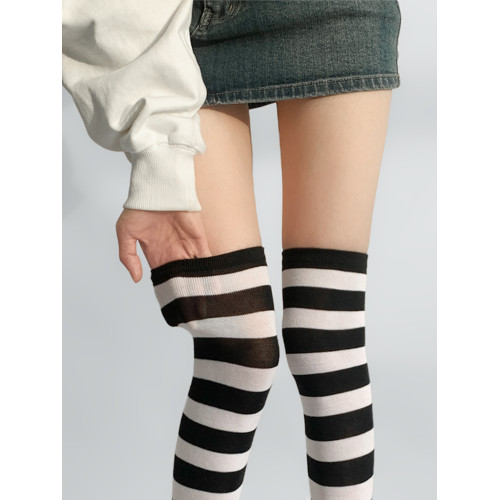 夜間教習室針織襪套黑白撞色可愛毛線堆堆襪女秋季長腿套過膝襪子 夜間教習室針織襪套黑白撞色可愛毛線堆堆襪女秋季長腿套過膝襪子