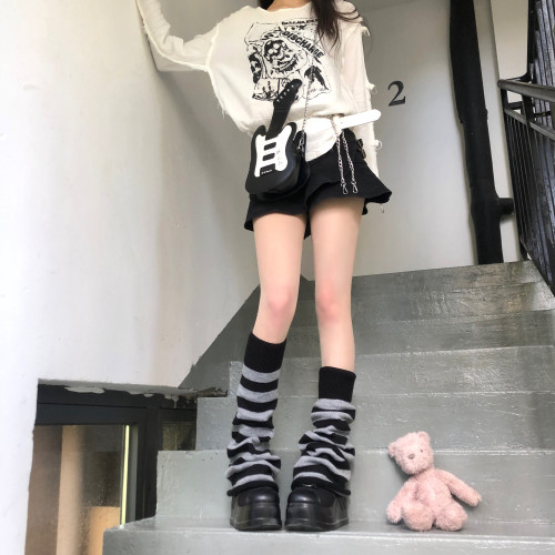 ins黑白濶腿條紋襪套y2k千禧辣妹秋冬jk小腿堆堆黑灰保暖喇叭腿套 ins黑白濶腿條紋襪套y2k千禧辣妹秋冬jk小腿堆堆黑灰保暖喇叭腿套