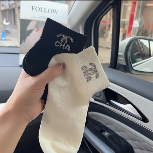 超好看的miu系短襪 小香風甜妹穿搭洋氣輕奢個性燙鑽字母夏天純棉